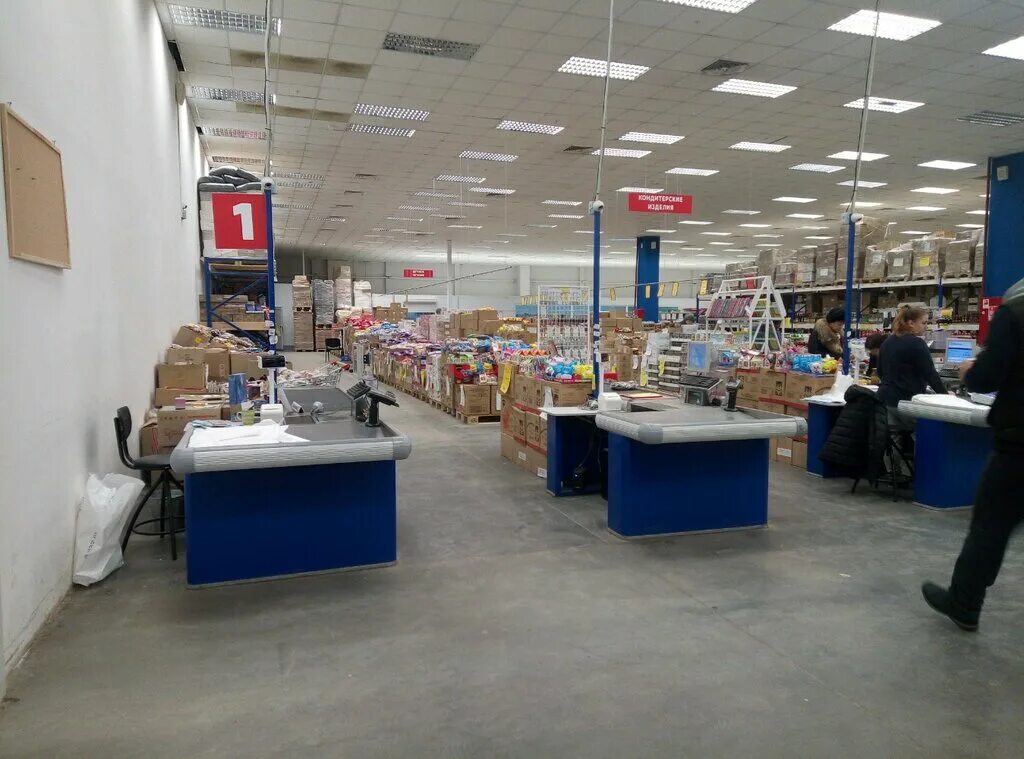 Бобкова 44 тверь. Магазин маяк луначарского. Магазин маяк луначарского. Магазин маяк в твери на луначарского. Маяк луначарского 18.