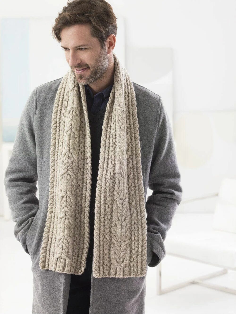 Men knitted. Шарф мужской. Мужской вязаный шарф. Мужской шарф спицами. Шарфы мужские вязаные спицами.