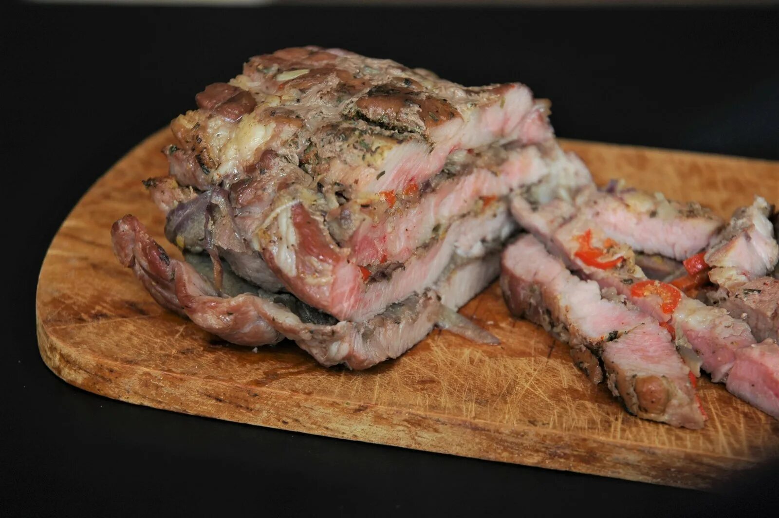 шейка свиная запеченная. шея свиная запеченная. буженина из шеи свинины. буженина свинина. свиная шея что приготовить.