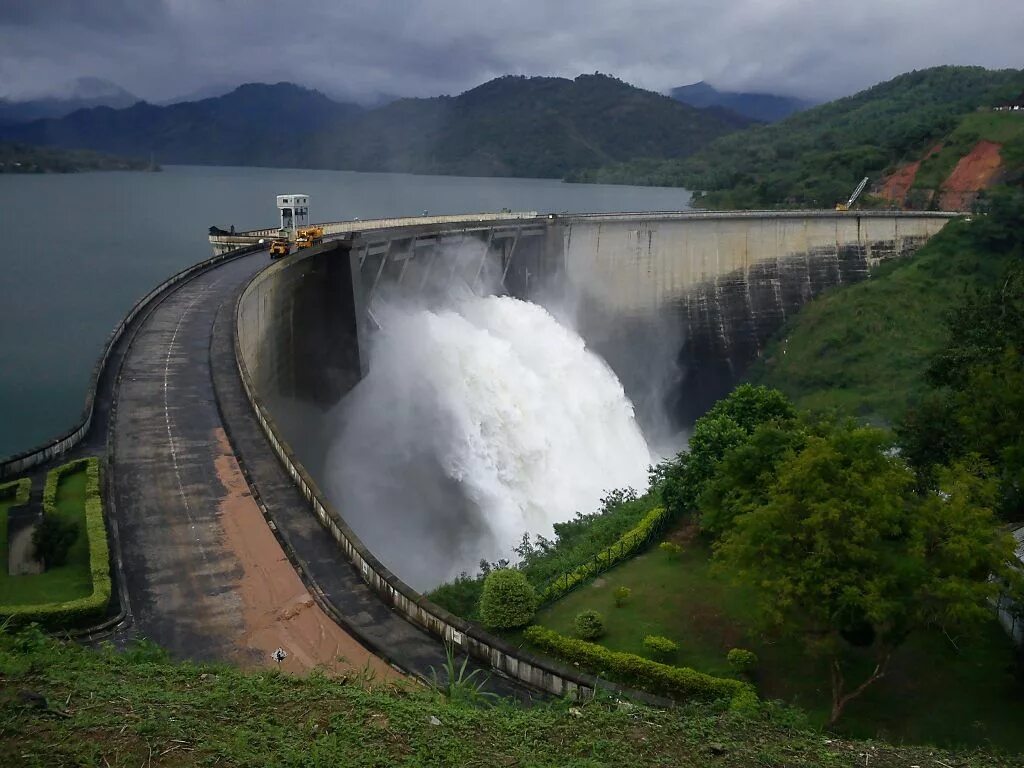 Какая длина дамбы. Плотина Оуэн-Фолс. Дамба Виктории на Шри-Ланке. ГЭС «Оуэн-Фолс».
