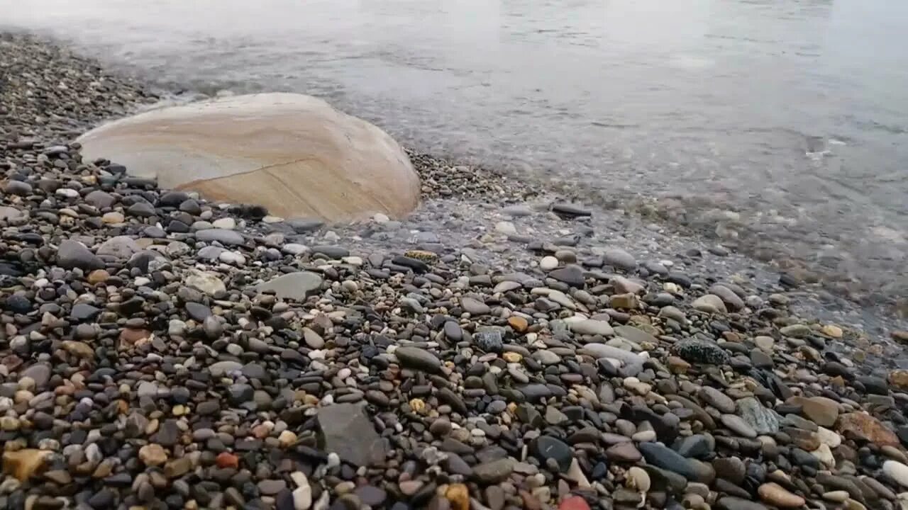 Лазаревка море черное. Сочи море. Лазаревское вода. Черное море Сочи. Вода в море в сочи в мае