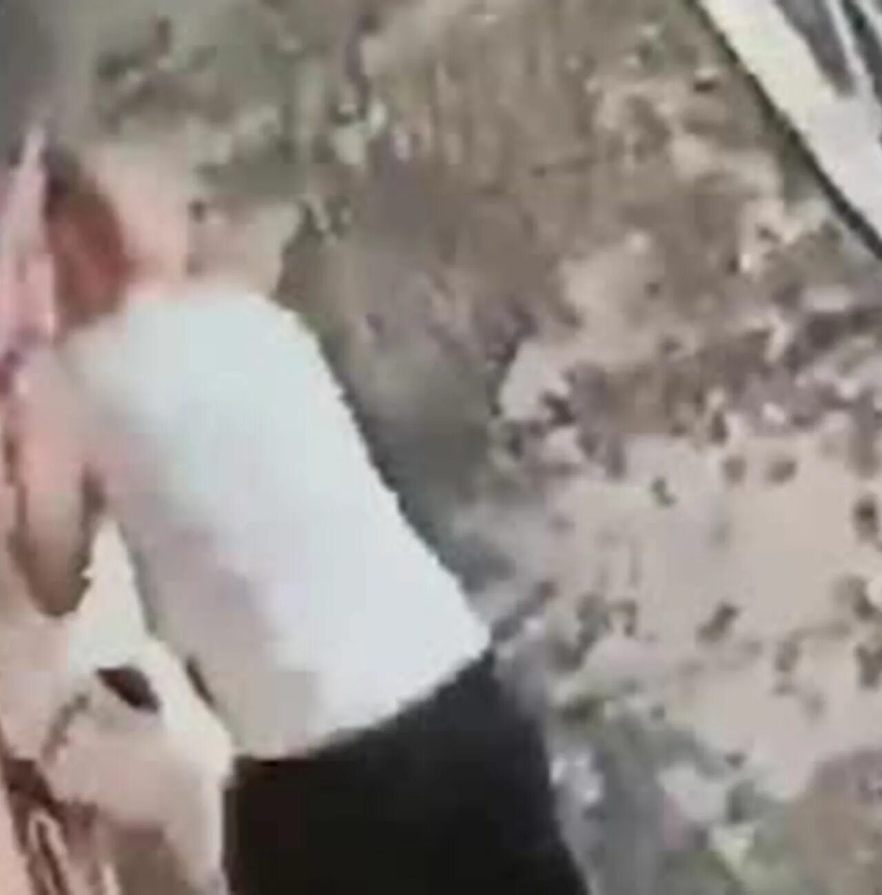 Ксении банни избили видео. Ксении банни избили видео. Жестокое избиение женщины. Избиение подростка сверстниками. Сестра ксении шап блоггер.