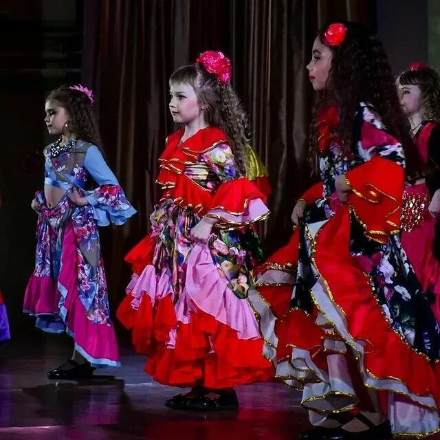 цыганская семья левандовских ансамбль. детская цыганская музыка. эсмеральда гаценко. детская цыганская музыка. пляски цыган.