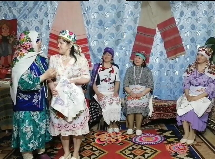Кич утыру. Кич утыру татар авылында в 19-21 вв. Фольклорной час зимние посиделки татарский фото. Башкирский аулак ой. Татарские посиделки.