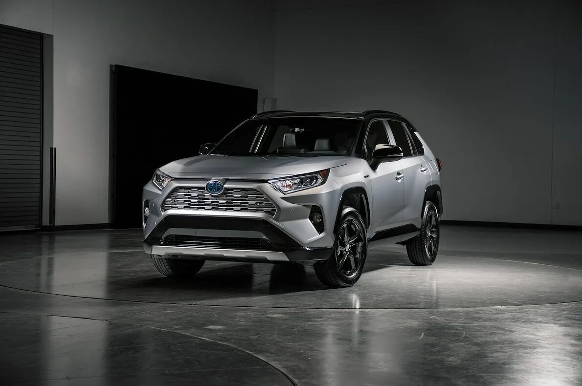 Купить новый Toyota RAV 4 в Москве в Центр авто - комплектации, цены