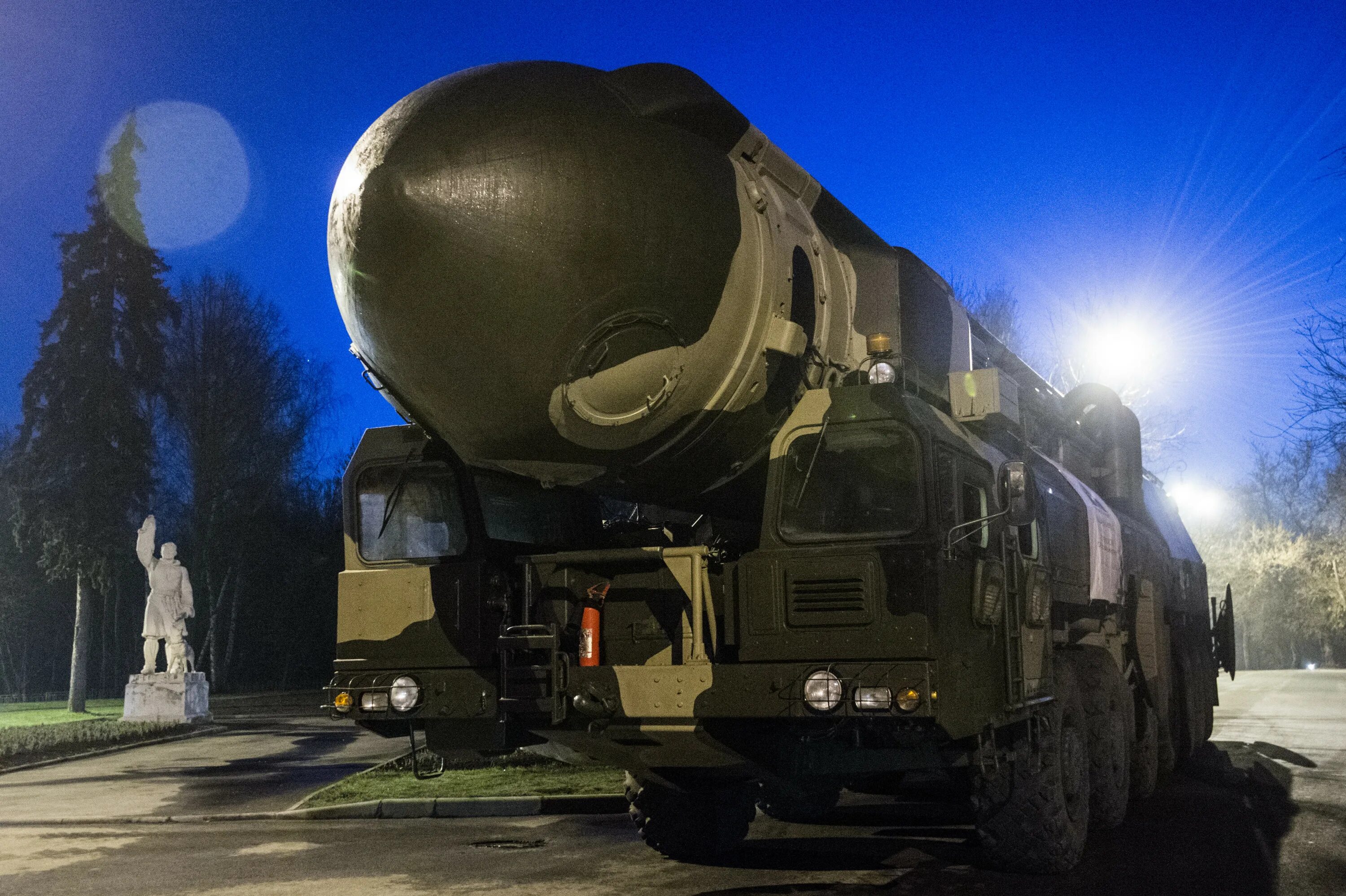 РТ-2пм «Тополь» (SS-25);. Межконтинентальная баллистическая ракета РТ-2пм «Тополь». Ярс баллистическая ракета. РТ-2пм2 «Тополь-м». Россия готова применить ядерное оружие