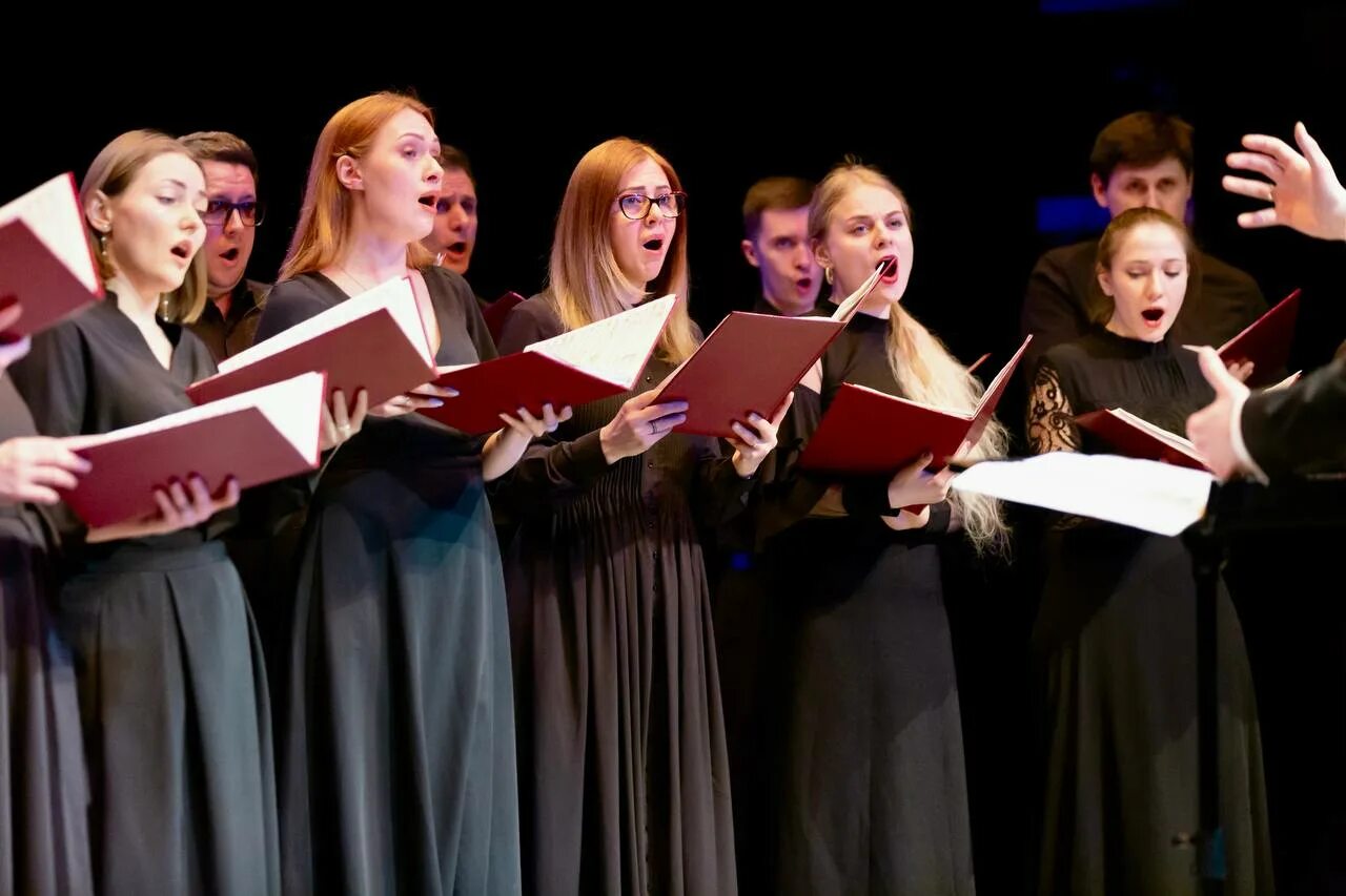 и. уэльский хор. московское хоровое училище им свешникова. филармонический оркестр. костюмы для хора.