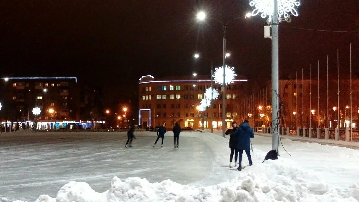 Каток на площади куйбышева. Каток на куйбышева самара. Площадь куйбышева каток сейчас. Самара площадь куйбышева каток на куйбышева. Каток на площади куйбышева в самаре.