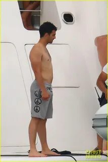 Joe Jonas shirtless paparazzi and IG pics from France.