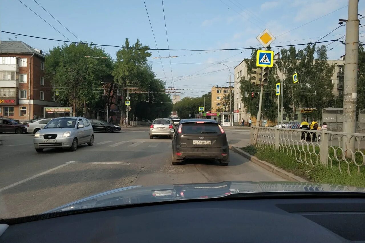 Почему нет света на уралмаше сейчас. Почему нет света на уралмаше сейчас. Почему нет света на уралмаше сейчас. Вечер улица дом. Сушков на уралмаше.