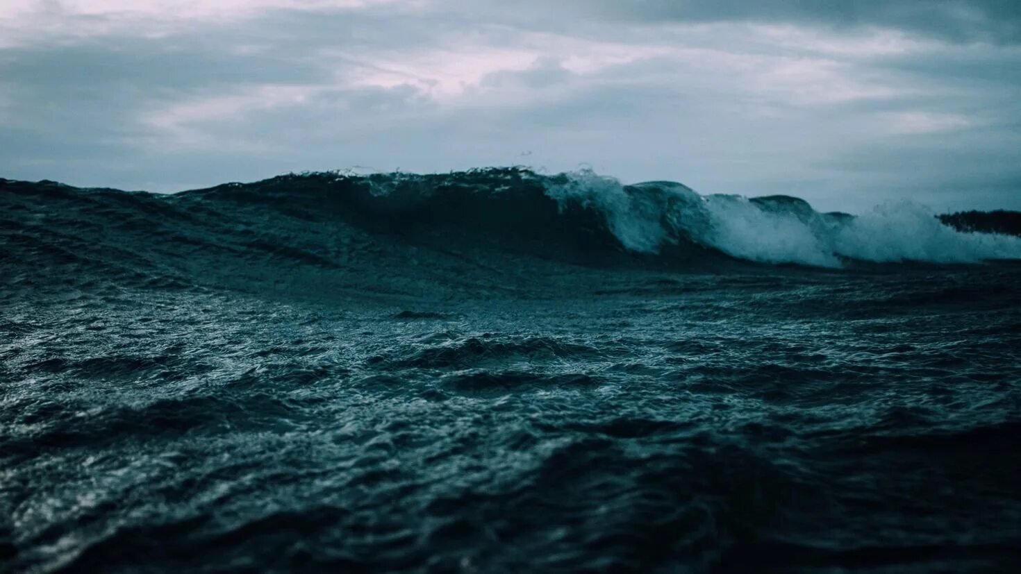 Темное море. Бушующее море. Бушующий океан. Мрачное море. Морской сток