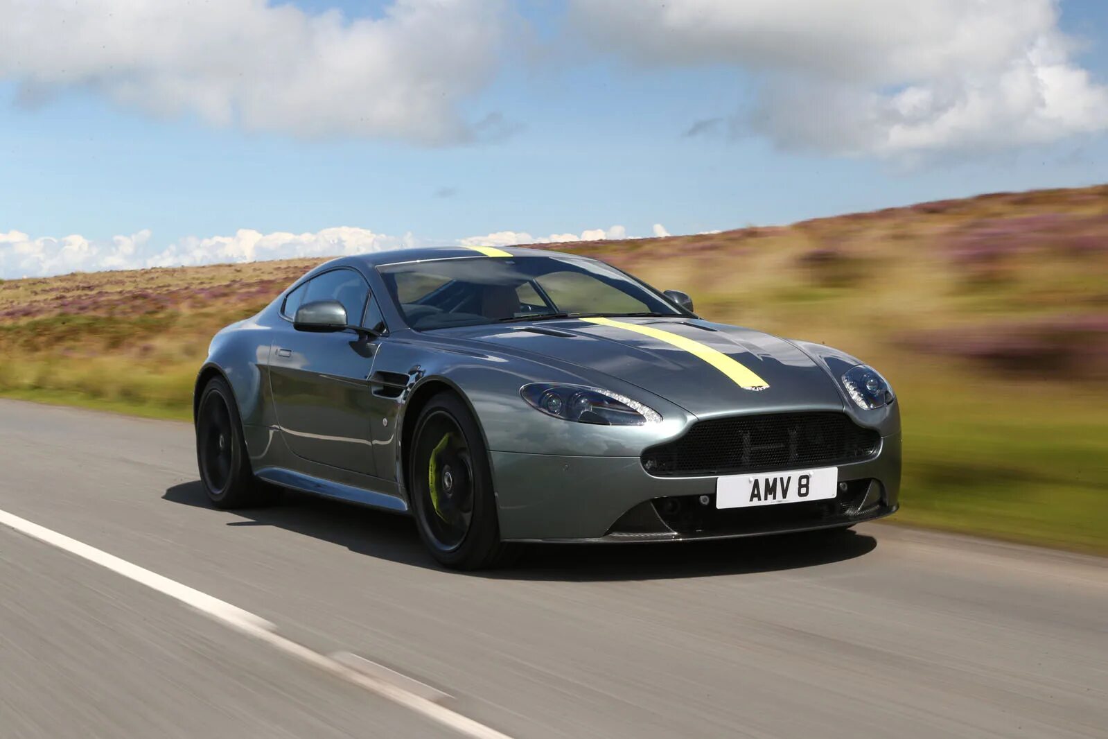 Aston martin v8 vantage. Aston Martin Vantage 2017. Aston Martin Vantage Amr.