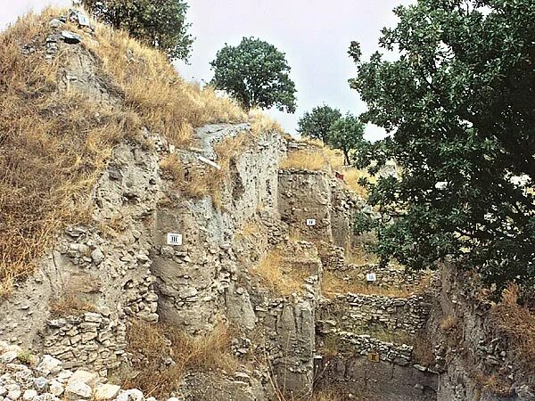 троя холм гиссарлык. город под холмом гиссарлык 4 буквы. город под холмом гиссарлык 4 буквы. троя раскопки гиссарлык. троя раскопки гиссарлык.