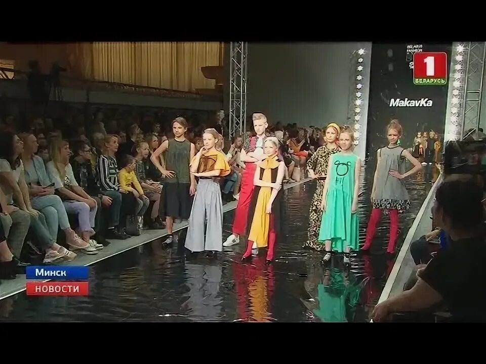 Бутик показ мод подиум. Тц силуэт заречный. Подиум бутик. Подиум в магазине одежды. Ширина подиума для показа мод.