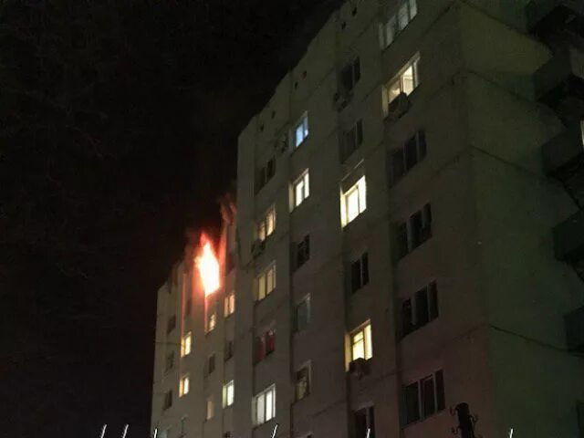 Горит общежитие. Пожар в общежитии Оренбург. 7 Общежитие Оренбург пожар. Общежитие загорелось в Краснокаменске.