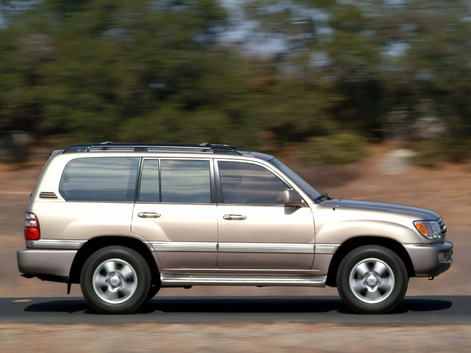 Toyota land cruiser 100. Toyota Land Cruiser 100 2005. Toyota Land Cruiser 2005. Ленд Крузер 100 внедорожник.