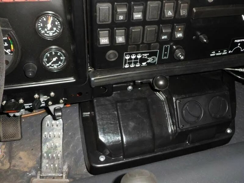 Кондиционер на камаз 65115 евро 5. Кондиционер штатный на камазе 65115. Кондиционер на камаз в кабину. Кондиционер август на камаз 65115. Кондиционер камаз 6520 евро 5.