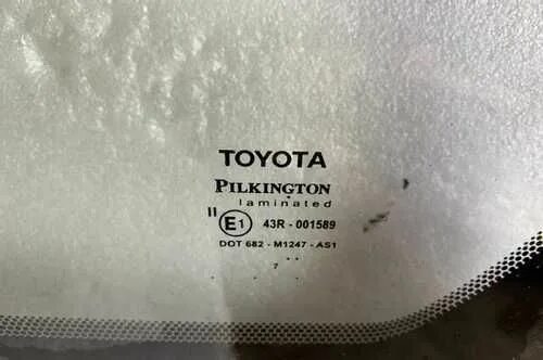 Лобовое стекло ленд крузер прадо 150. Toyota camry 1989 стекло лобовое. Стекло ветровое toyota 56101-68050. Оригинальное лобовое стекло тойота. Стекло лобовое lc fj200 2007.