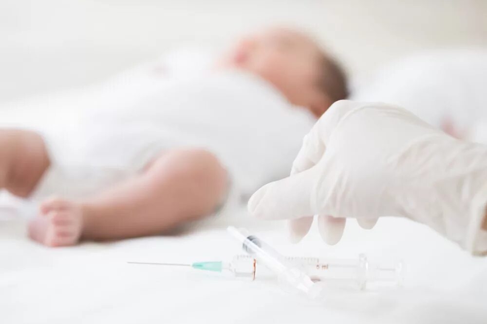 Вакцинация новорожденных в родильном доме. Прививка в роддоме новорожденным. Инъекции для новорожденных. Вакцинопрофилактика новорождённого в роддоме.