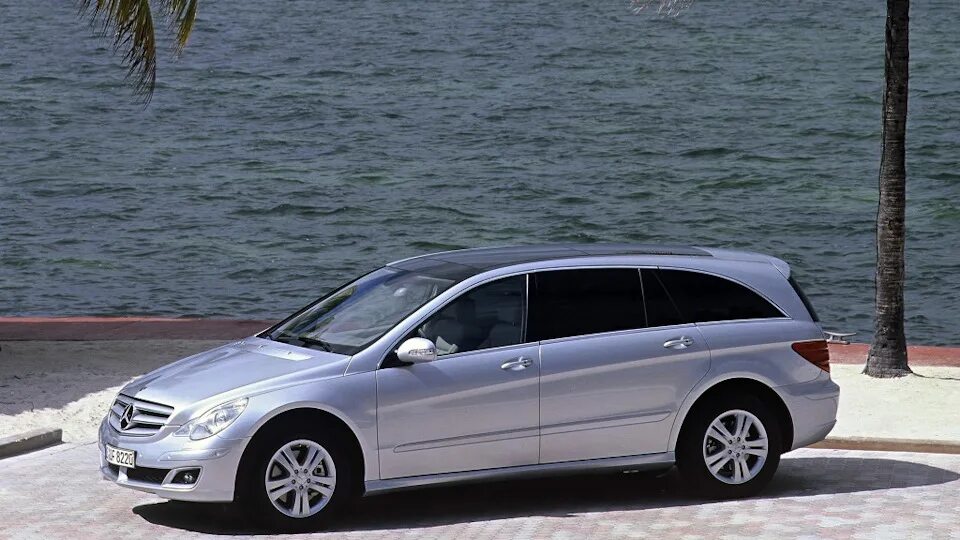 The Mercedes-Benz R-Class: spacious, prestigious and exceptionally comfortable: 