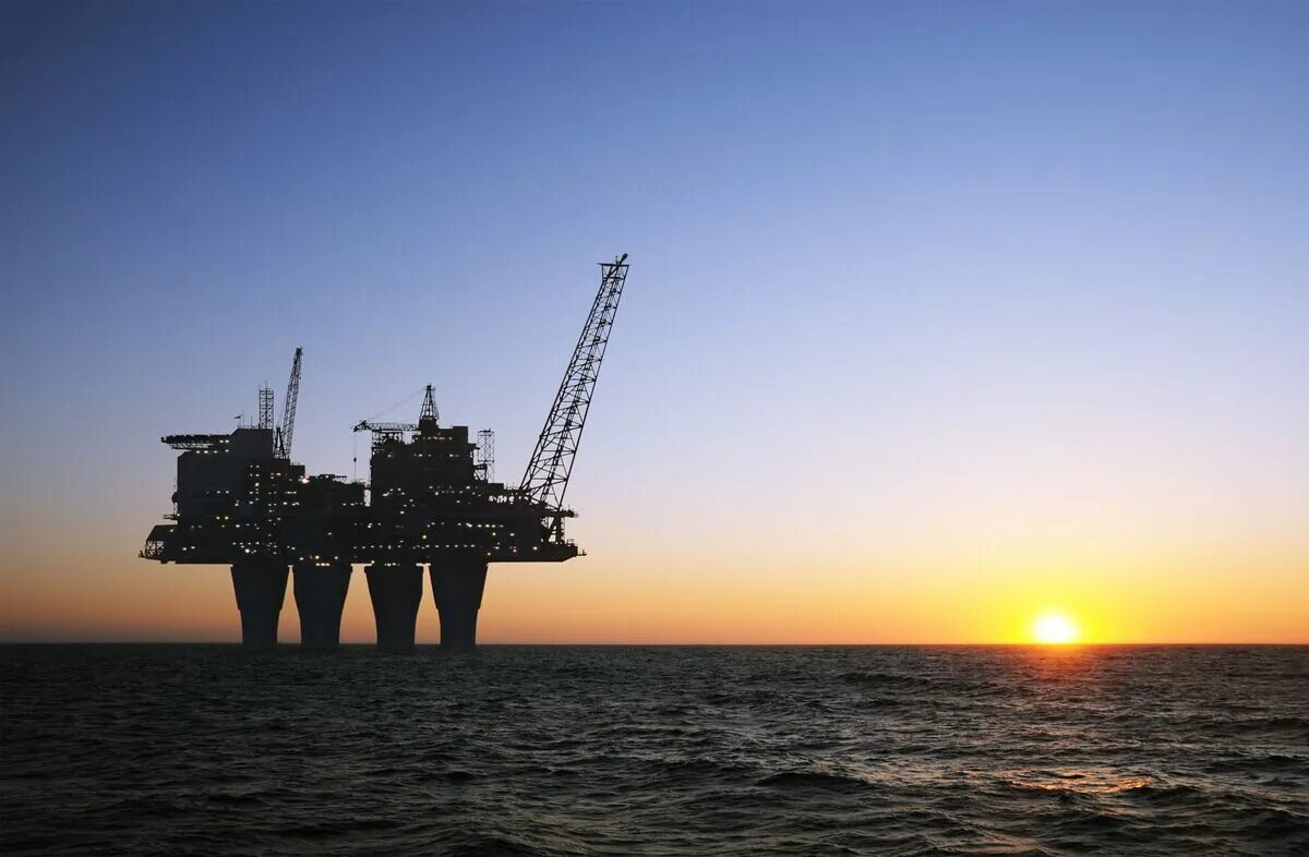 Нефтеплатформа балтийское море. Oil rig перевод. Нефтяная вышка. Oil rig перевод. Оффшорная буровая платформа.