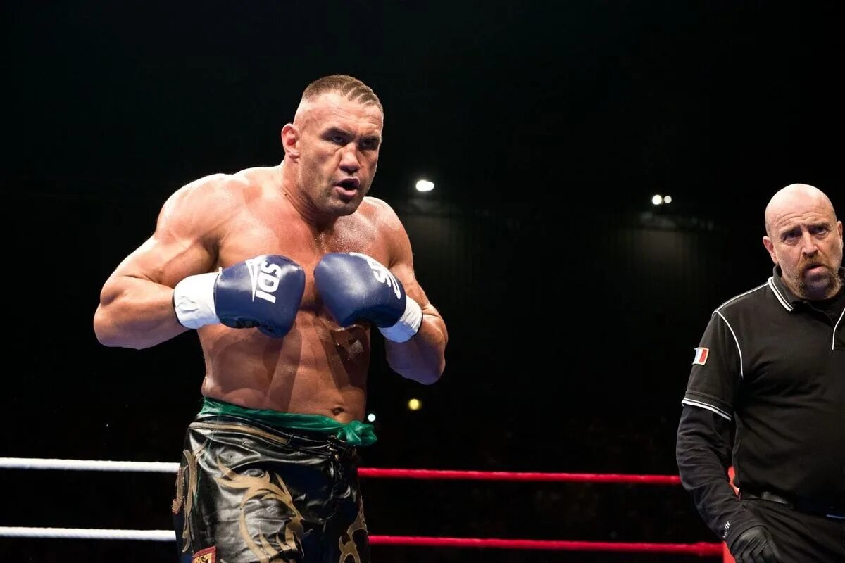 Жером ле баннер 2020. Жером нгом-мбекели. Жером ле баннер с женой. Жером ле баннер вес. Джером ле баннер.