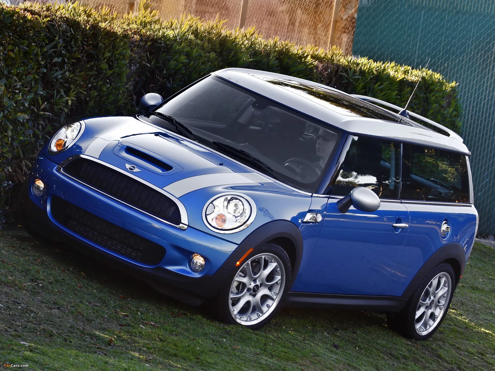 Mini cooper отзывы. Mini Cooper Clubman r55. Mini Clubman Cooper s r55. Mini Cooper Clubman 2007. Mini Cooper Clubman 2012.