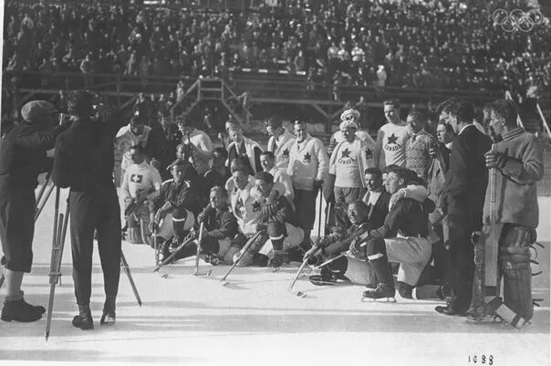Зимние олимпийские игры 1928 года. Олимпийские игры 1928 хоккей. Хоккей Олимпийские игры 1924. Хоккей на первые Олимпийские игры.