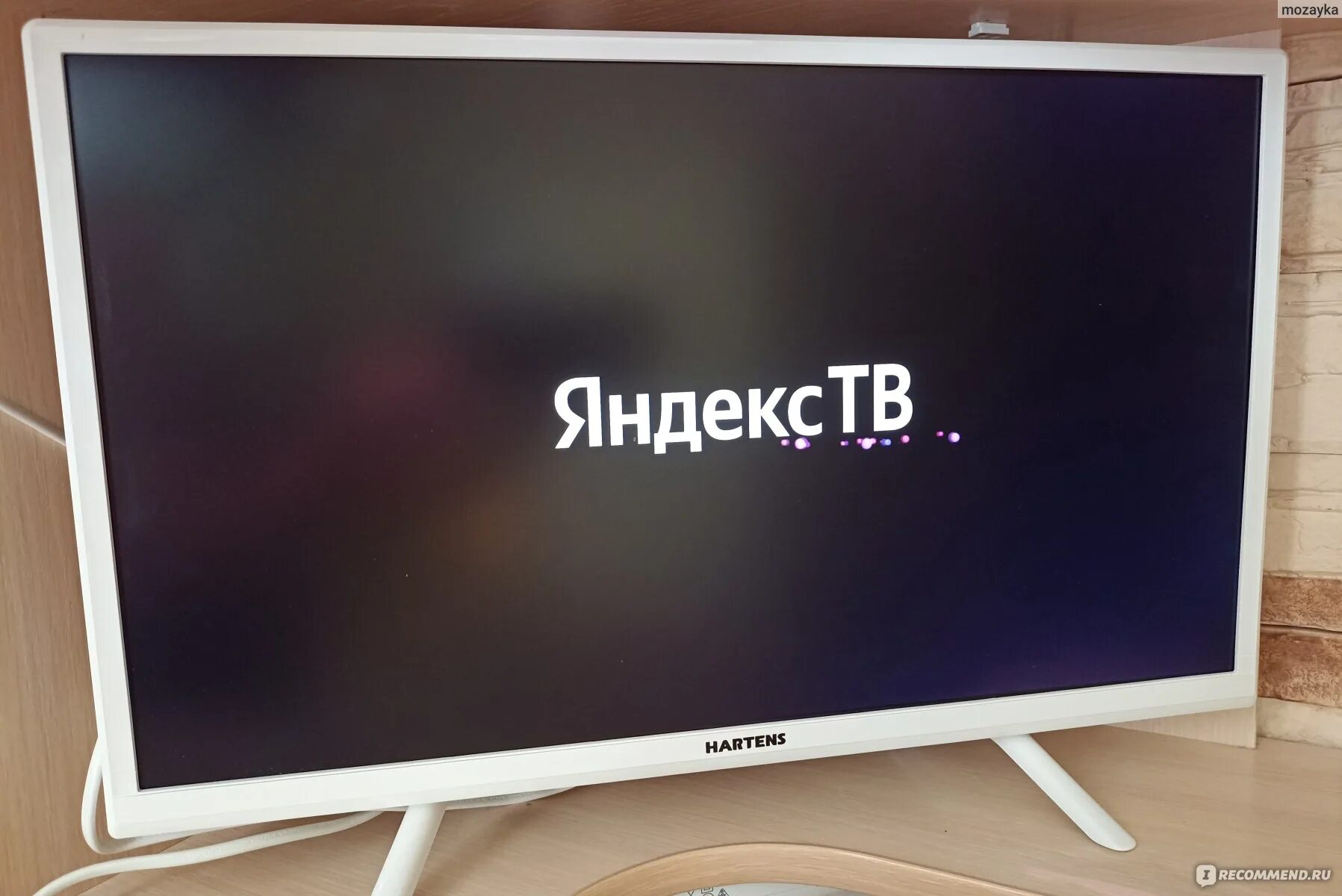 Телевизор hartens hty 24. Меняем дисплей телевизору обзор. Hartens HTY-43fhd06w-s2. Ножки для телевизора hartens HTY-24hdr06b-s2.