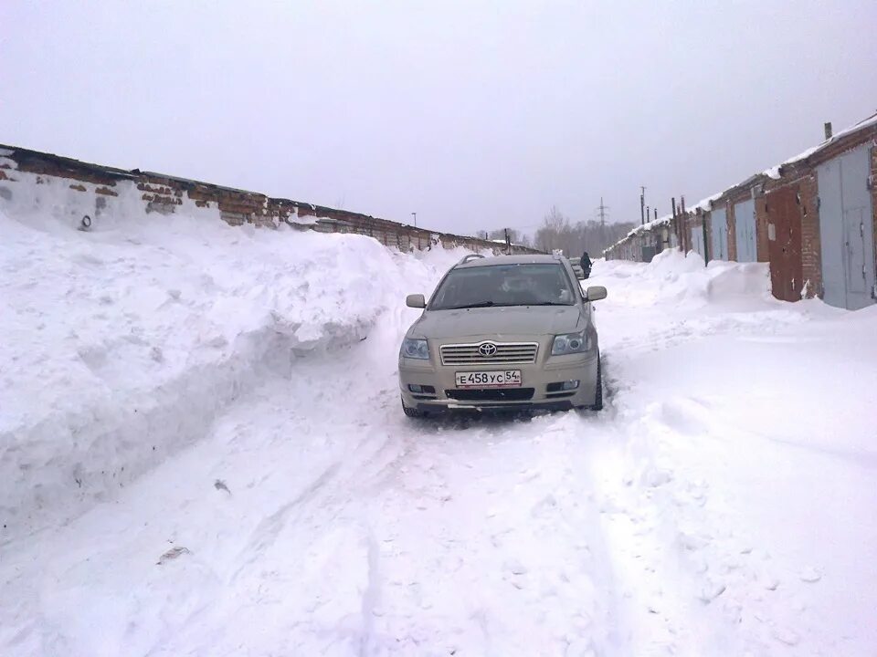 Немного снега выпало