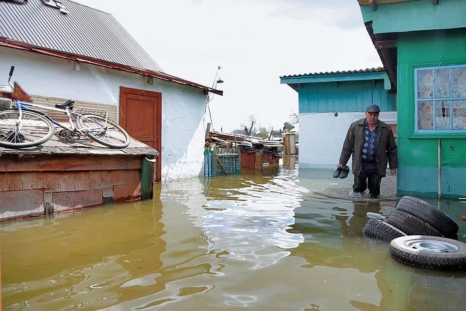 Какие улицы затопит в ишиме. Наводнения в Тюменской области Ишим. Паводок 2017 Ишим. Город Ишим потоп. Ишим наводнение 2017.