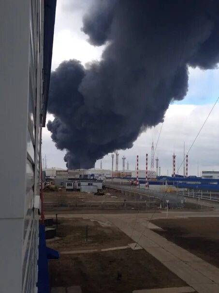 Подслушано в усинске в контакте. Пожар на РВС головные Усинск. Пожар Лукойл Коми Усинск. Головные сооружения Усинск. Усинск пожар Лукойл.