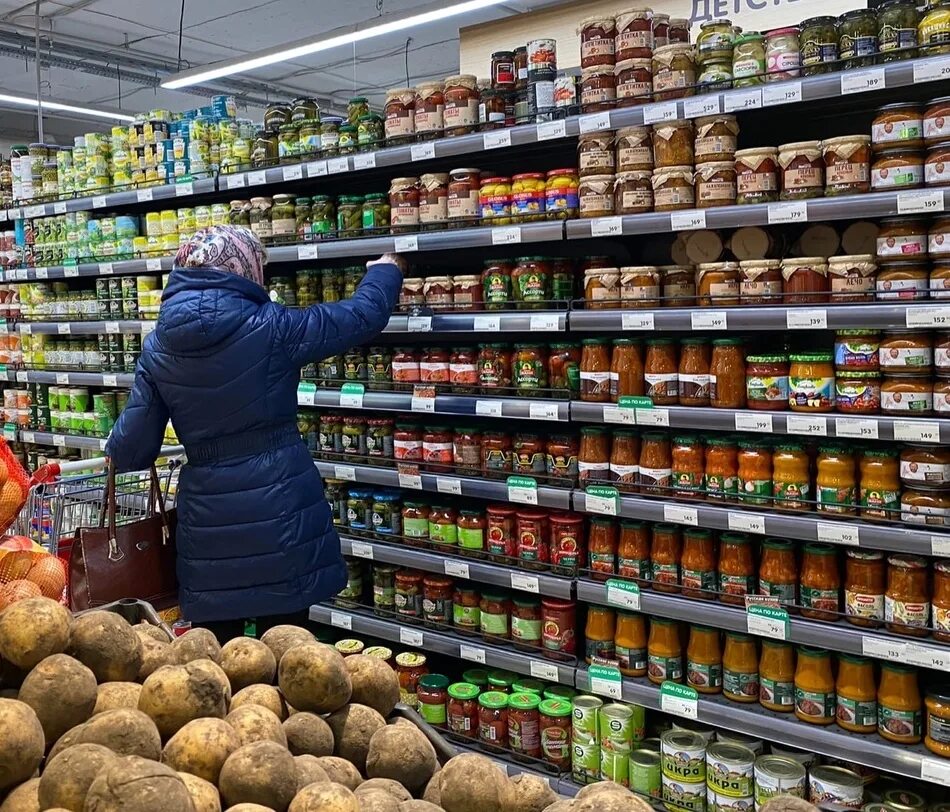 Магазины продуктов в россии. Магазины в России. Продукты магазин Россия. Продукты дорожают. Гречка в магазине.