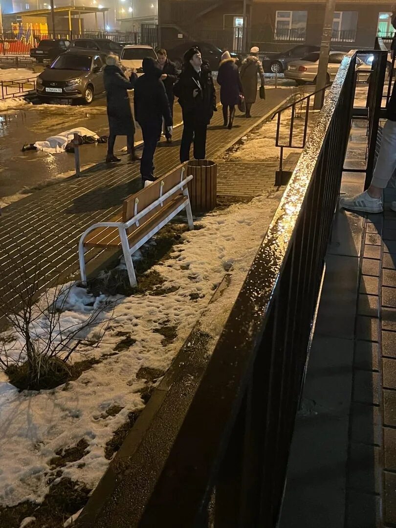 Трагедия в жилом комплексе. Выбросилась из окна в москве. Трагедия в жилом комплексе. Мытищи трагедия на парковке. Жк руставели 14 генплан.
