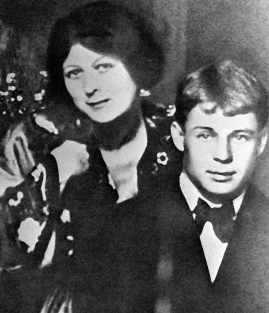 Любимые женщины есенина. Любимые женщины есенина. Августа леонидовна миклашевская и есенин. Жена сергея есенина. Есенин / дункан.