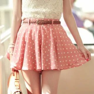 Микробикинидегі әдемі әйелдер