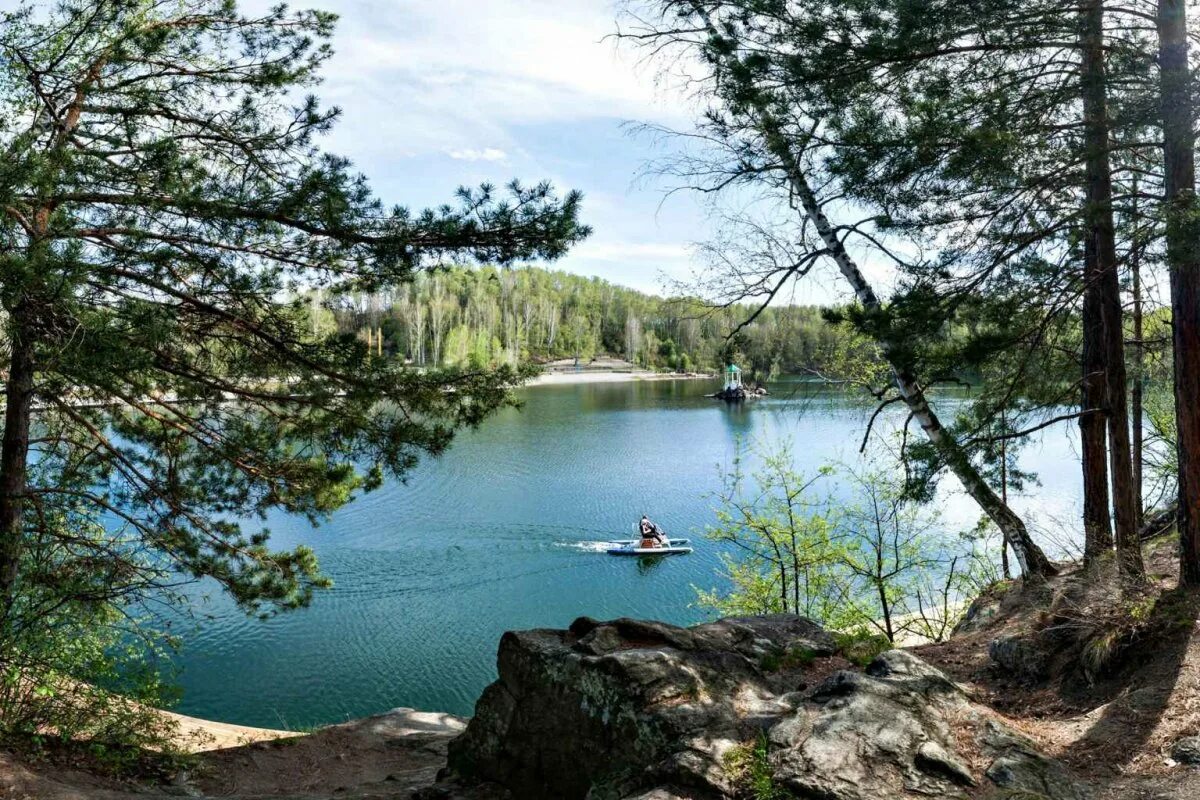 Озера алтайского края фото. Айя озеро Алтайский край. Озеро Айское горный Алтай. Легенды об озере ая Алтай горный. Озеро Айя Горно-Алтайск.