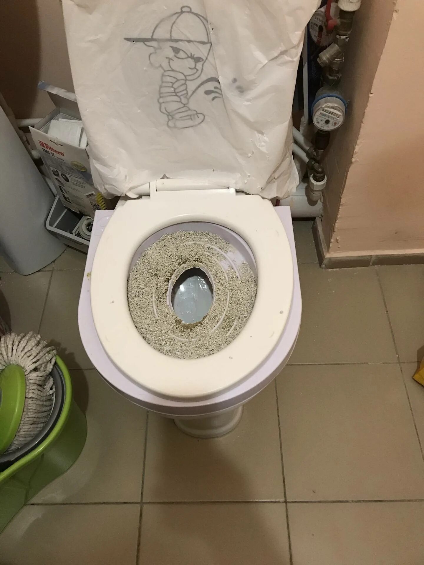 Как приучить кошку к унитазу после лотка. Приучалка к унитазу. приучение котенка к унитазу. унитаз из подручных средств. сидюлька для приучения кота к унитазу.