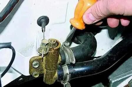 Где стоит кран печки газель