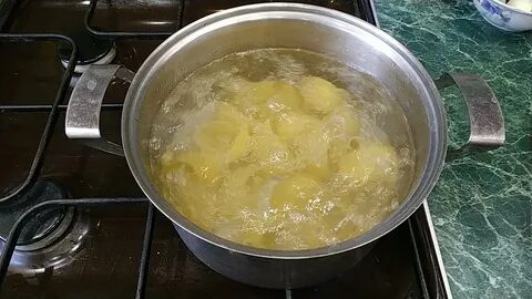 Класть в кипящую воду