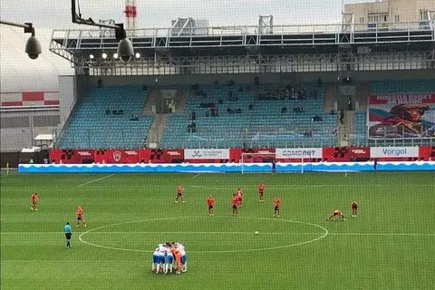 На каком стадионе играет факел