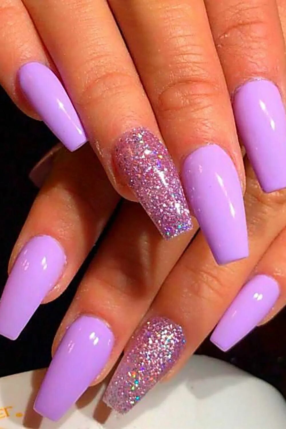 Фиолетовый маникюр. Сиреневые ногти. Фиолетовые ногти. Ногти сиренево розовые.