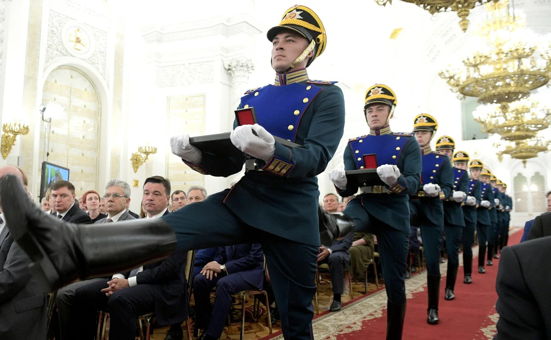 Кремлевская служба. Кремлевский полк. Президентский полк РФ. Президентский полк комендатуры Московского Кремля. Награждение в Кремлевском.