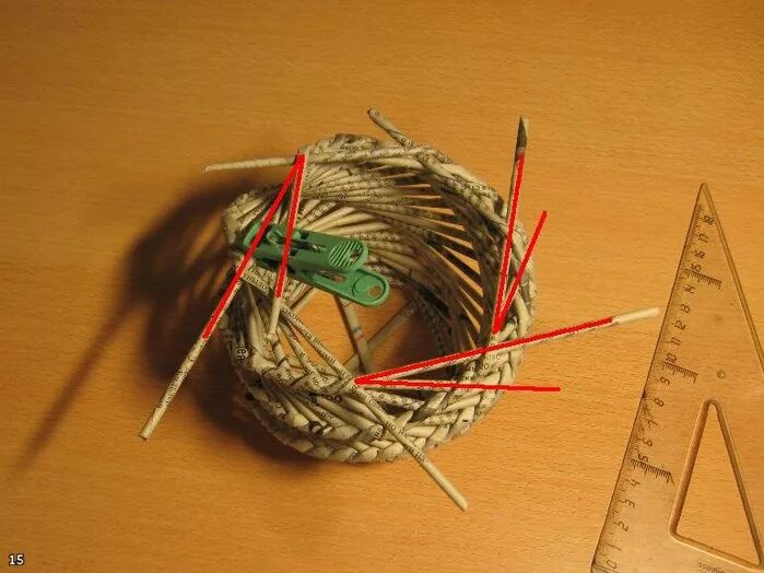 спиральное плетение из газетных трубочек для начинающих. спиральная техника плетения из газетных трубочек. спиральное плетение из газетных трубочек для начинающих. спиральное плетение из бумажной лозы. спиральное плетение из газетных трубочек.