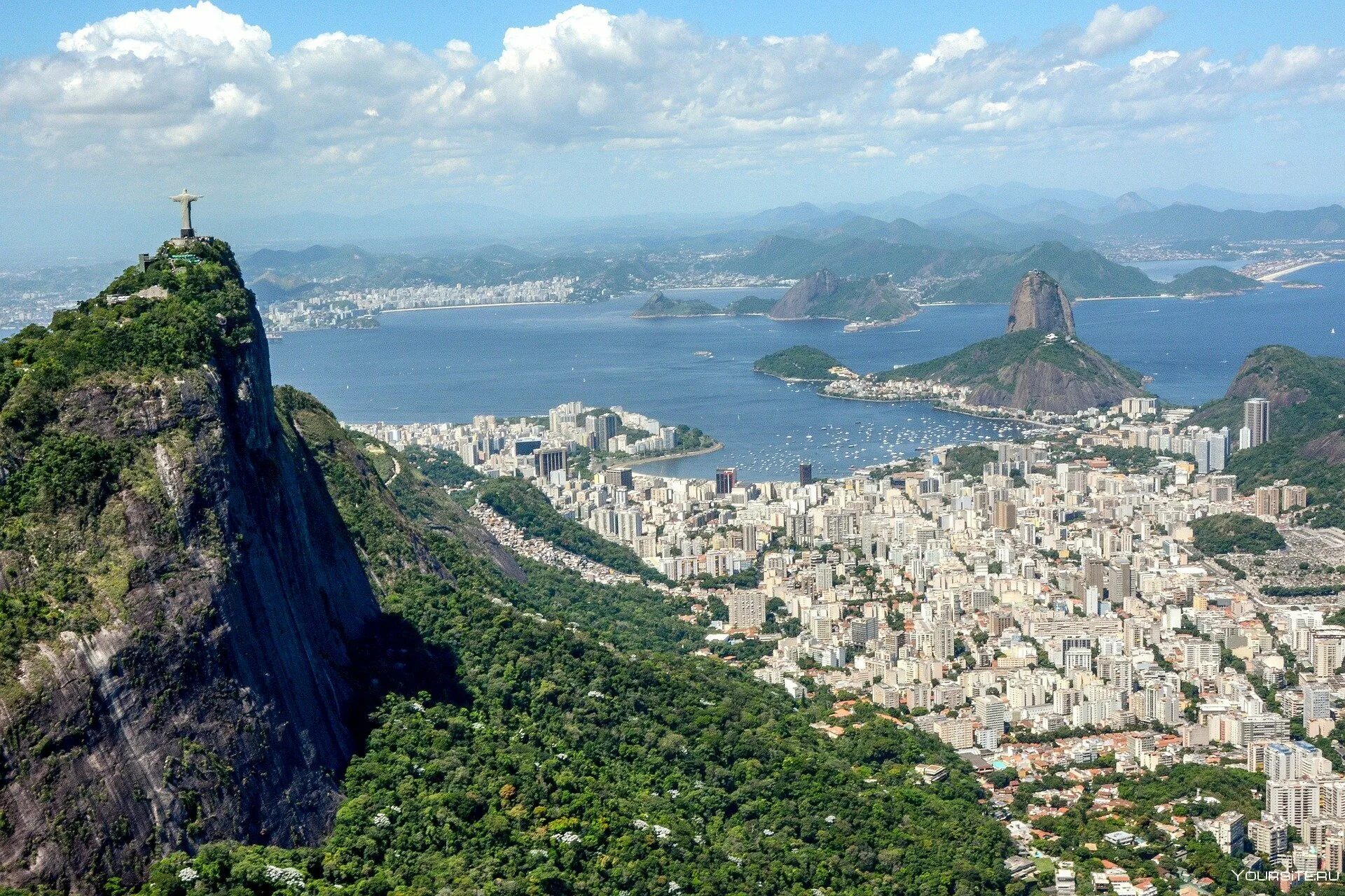 Rio de la. Залив Гуанабара в Рио-де-Жанейро. Достопримечательности Рио-де-Жанейро Бразилия. Пан-ди-Асукар Рио-де-Жанейро. Гора сахарная голова Рио-де-Жанейро.