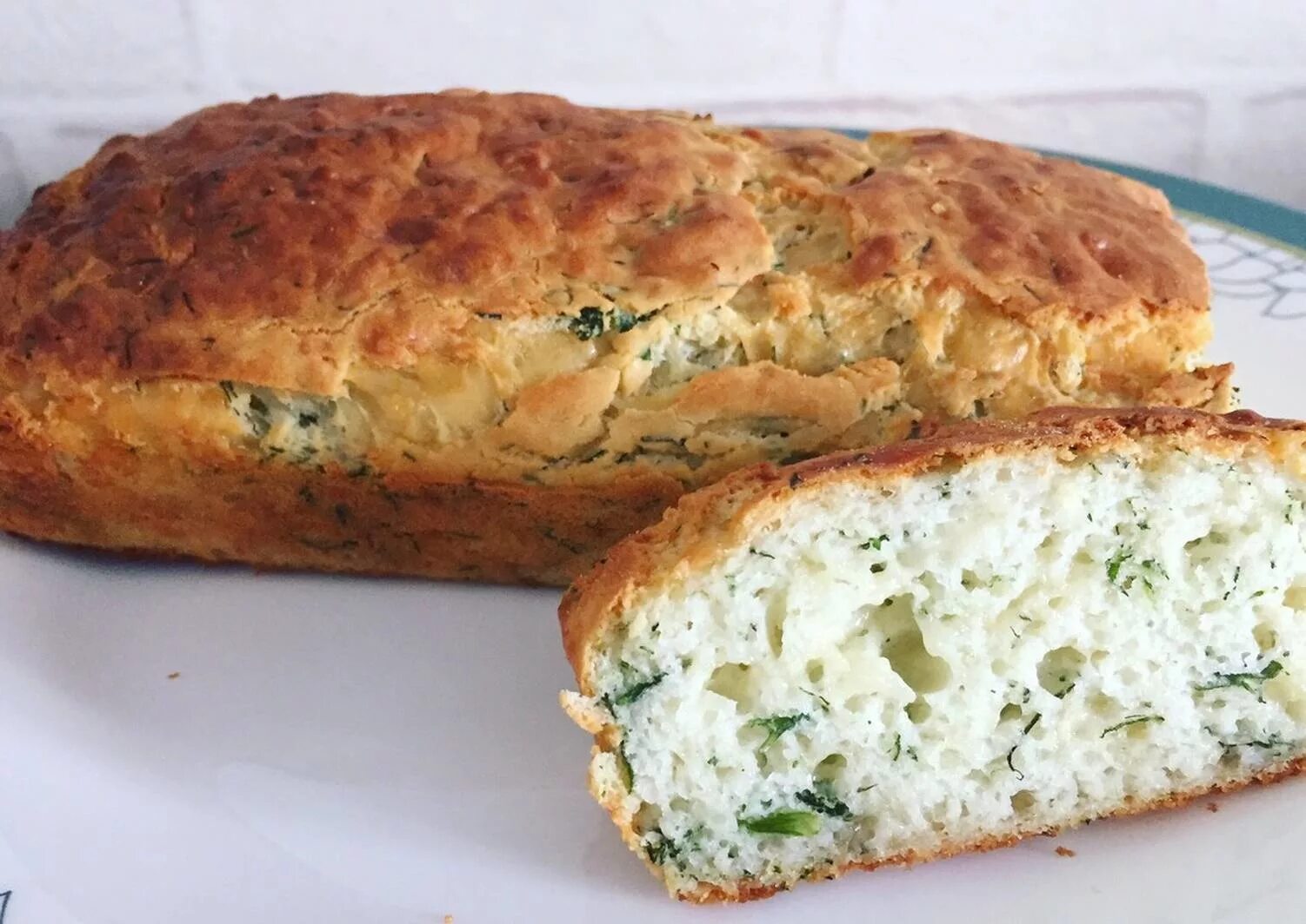 Батон с сыром и чесноком в духовке. Блюда на скорую руку. Запеканка из черствого хлеба. Безглютеновый хлеб. Пирог из хлеба.