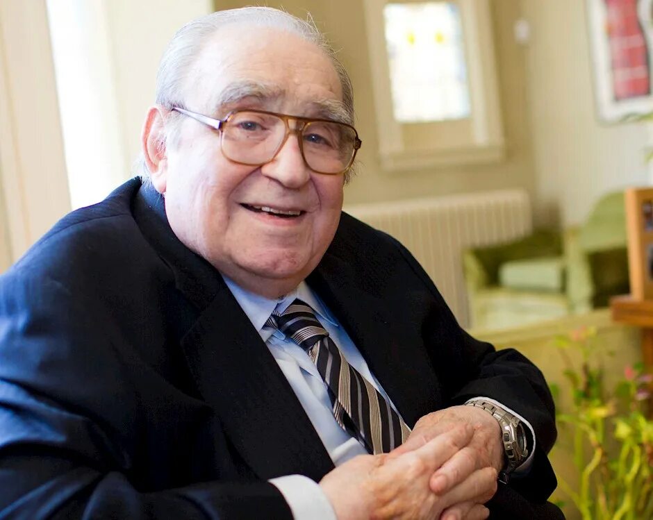 Саймон кузнец нобелевская премия. Саймон кузнец цитаты. Саймон кузнец экономический рост. Fogel. Саймон кузнец.