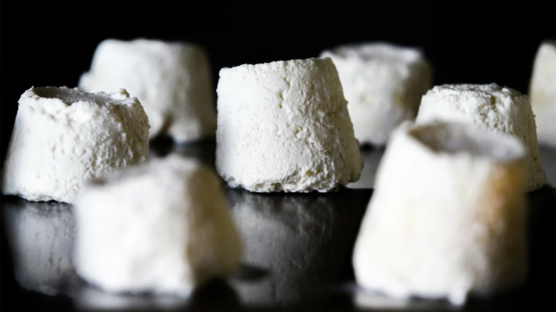 Сыр пуле (самый дорогой сыр в мире). Сыр пуле (самый дорогой сыр в мире). Сыр пуле (самый дорогой сыр в мире). Сербский сыр пуле. Пуле pule сыр.