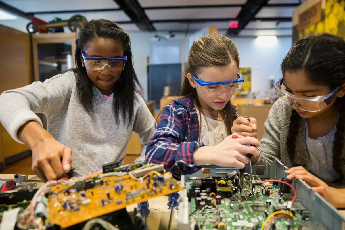 Образование панамы. Technology school subject. Design and technology. Занятия в компьютерном классе. The same school.