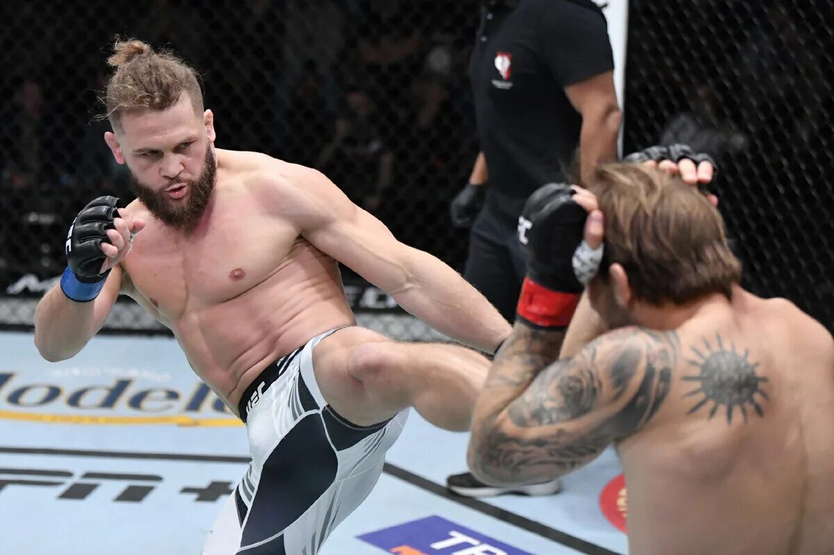 Лучший боец 1 3. Дос аньоса физиев. физиев боец ufc.